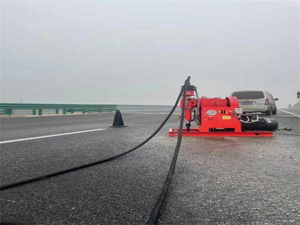 万荣马路路基路面开裂下沉注浆加固灌浆